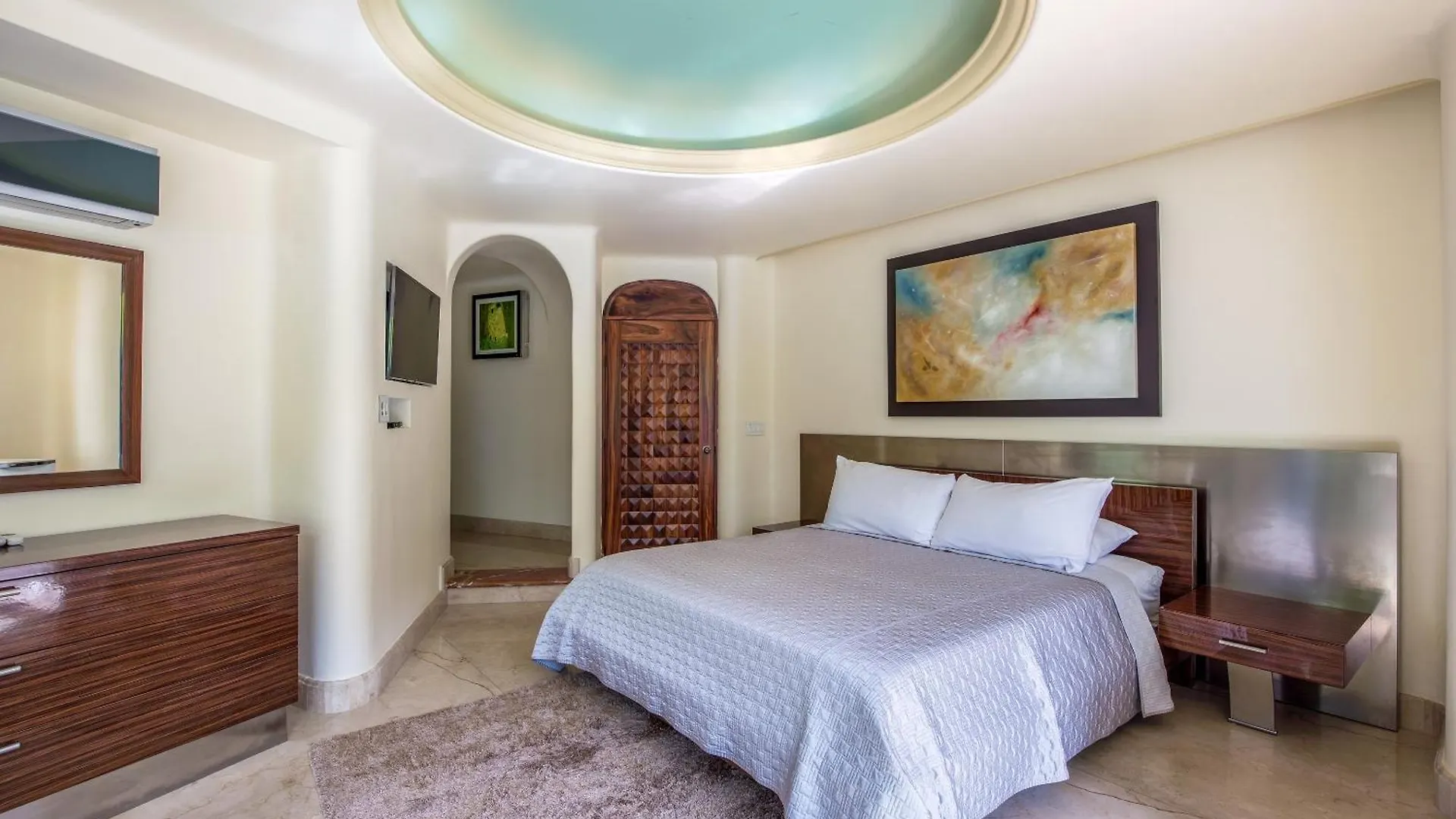 Boca de Tomatlán Ocean Frontage luxury Villa for rent Puerto Vallarta México