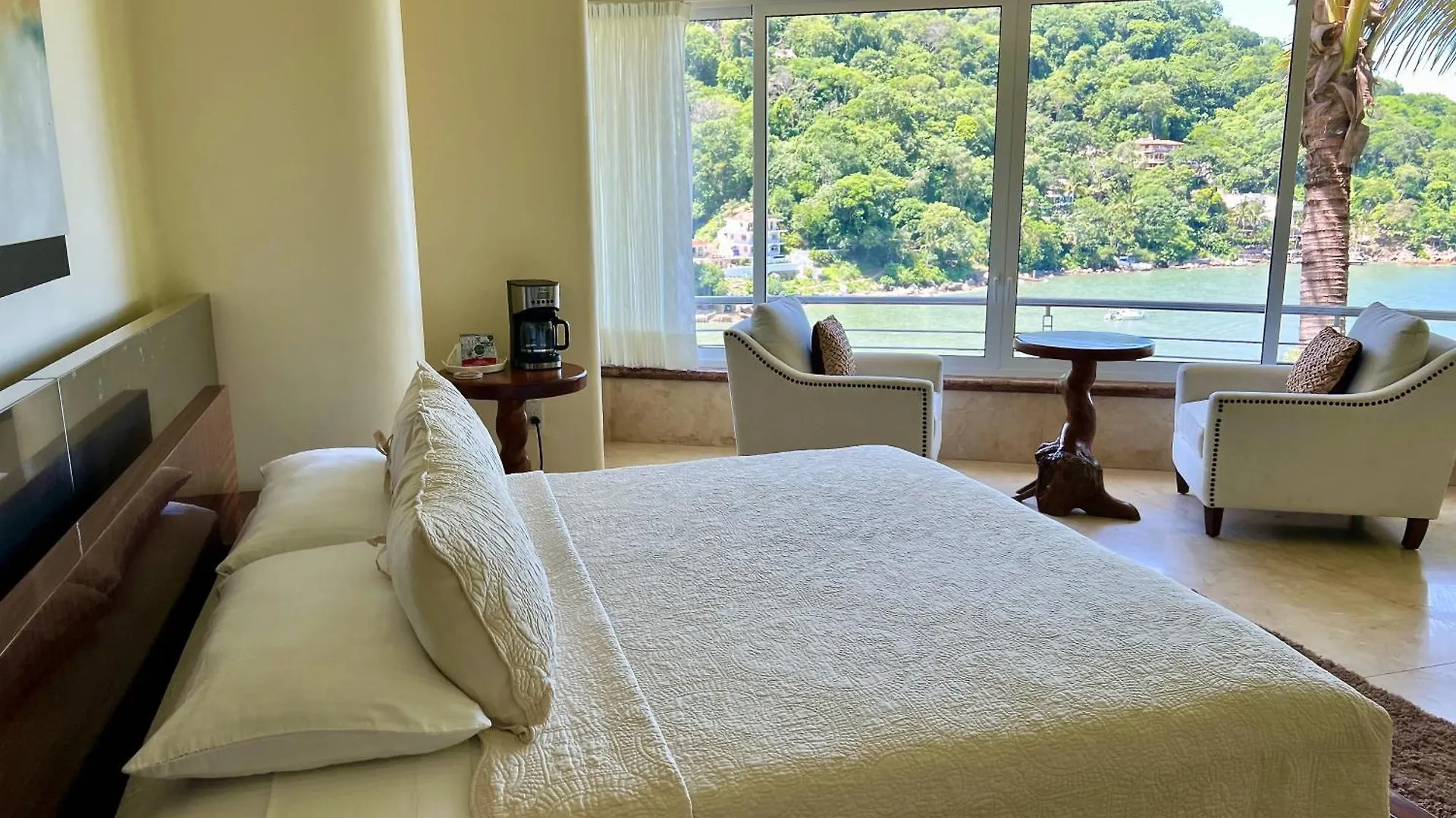 Boca de Tomatlán Ocean Frontage luxury Villa for rent Puerto Vallarta