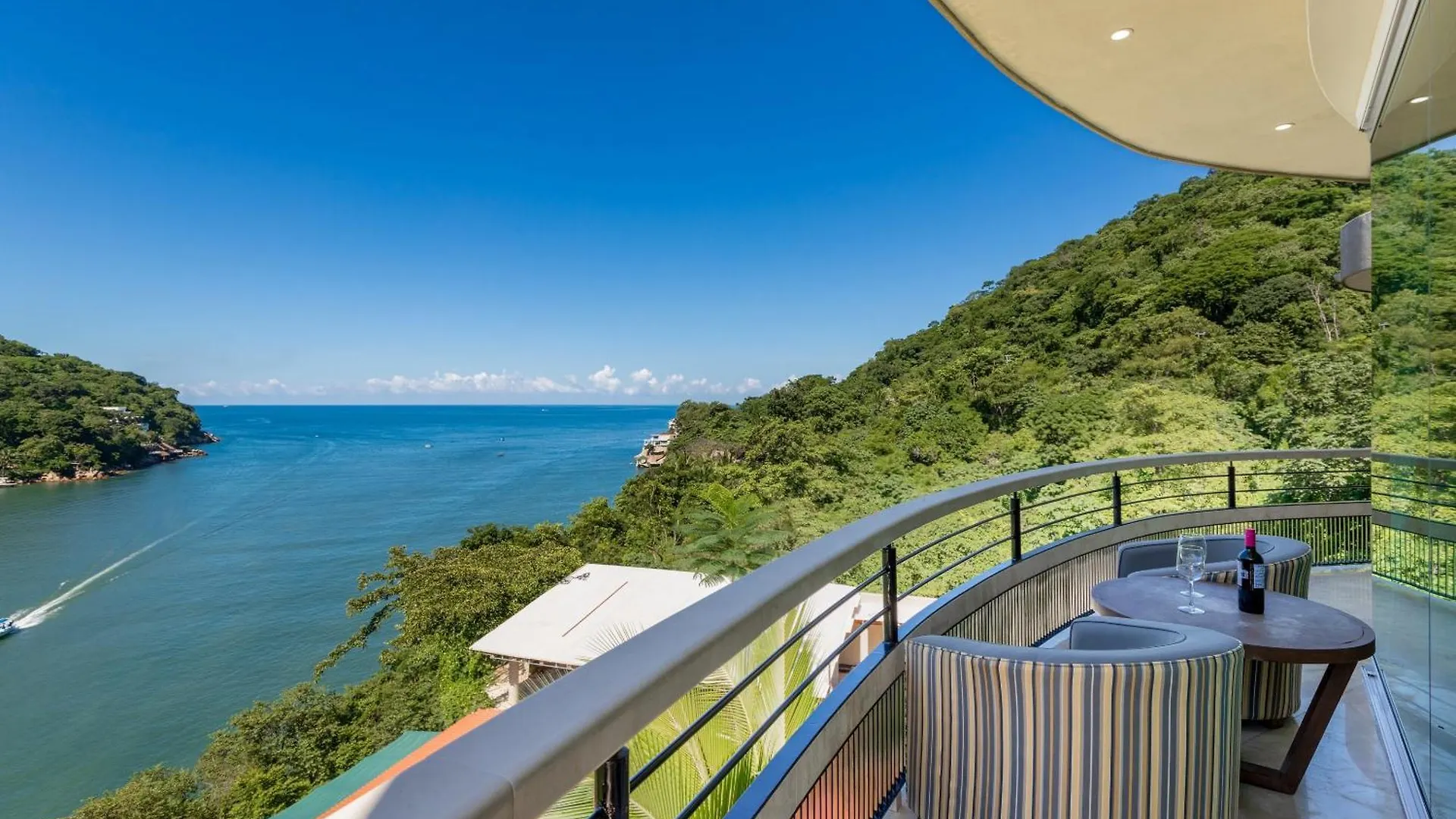Boca de Tomatlán Ocean Frontage luxury Villa for rent Puerto Vallarta México