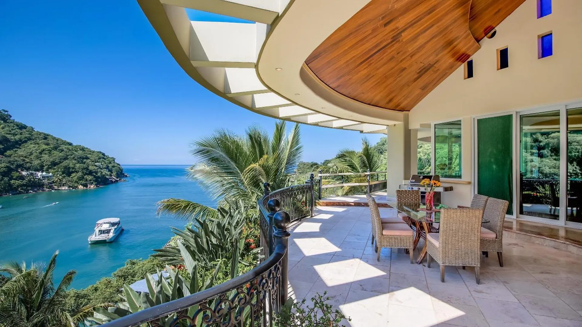 Boca de Tomatlán Ocean Frontage luxury Villa for rent Puerto Vallarta