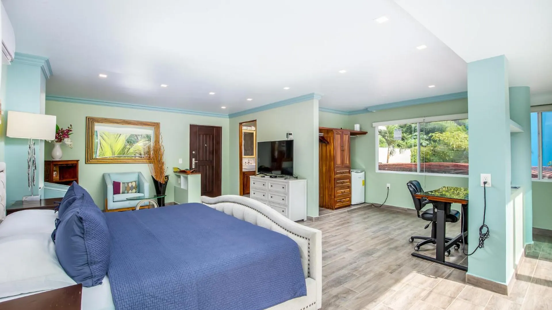 Boca de Tomatlán Ocean Frontage luxury Villa for rent Puerto Vallarta